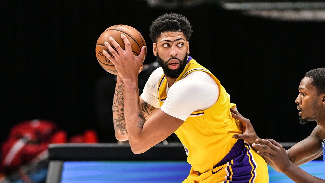 Lakers' road to repeat looks much better with Anthony Davis back